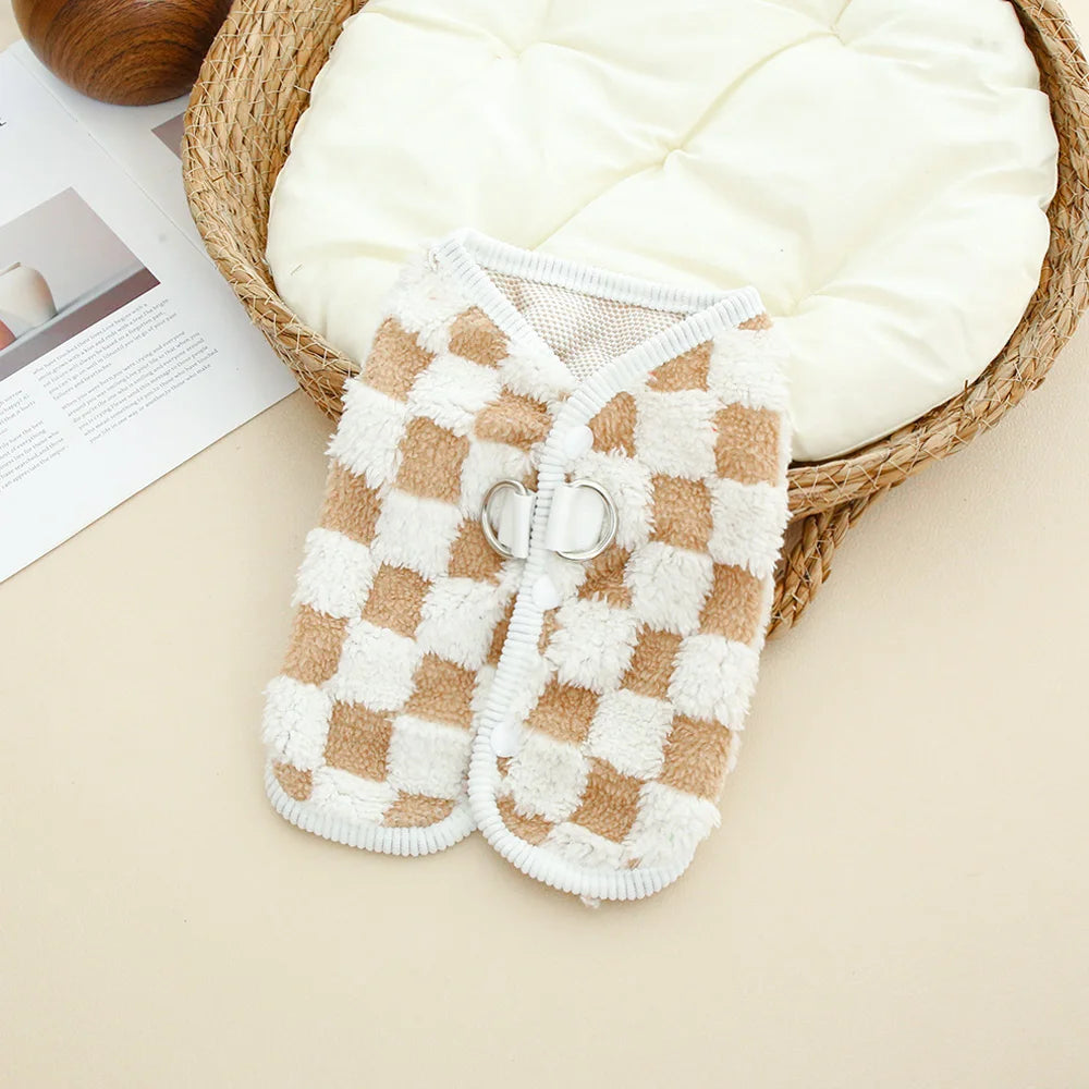 Pet autumn and winter checkerboard button cardigan with traction button for keeping dogs warm in autumn and winter clothing