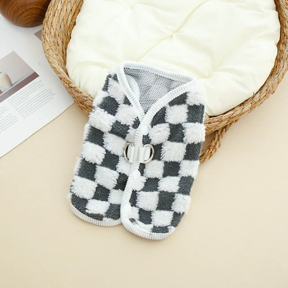 Pet autumn and winter checkerboard button cardigan with traction button for keeping dogs warm in autumn and winter clothing