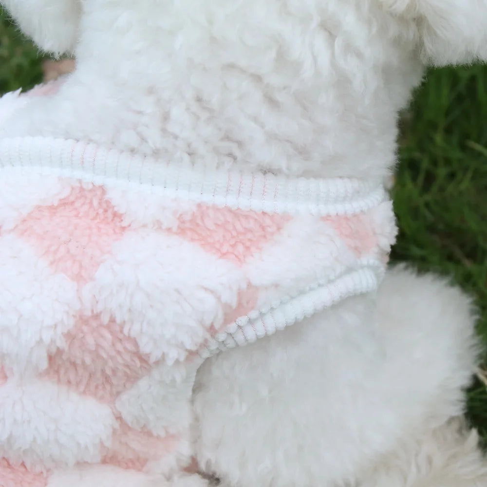 Pet autumn and winter checkerboard button cardigan with traction button for keeping dogs warm in autumn and winter clothing